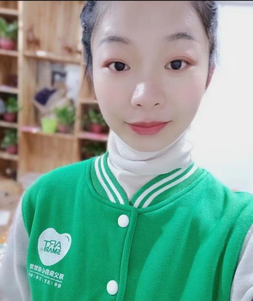 斯玛特儿童美术教育加盟校区教师曾卓